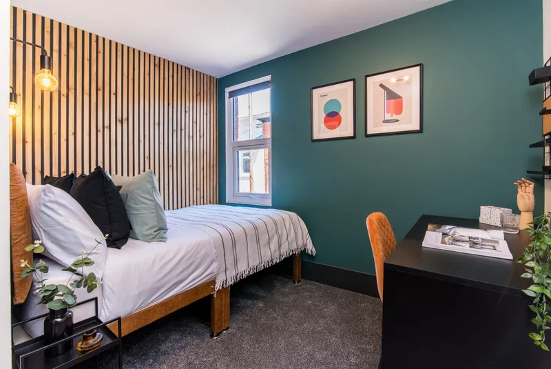 Vibrant 6 Bedroom House // 2026/7 - Image 12